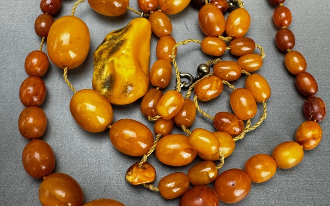 Bernstein Ketten und Schmuck der Biedermeierzeit 