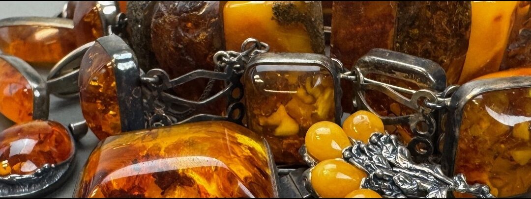 Bernsteinketten und Schmuck der Biedermeierzeit 