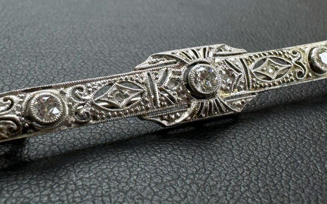 Vom unscheinbaren Stein zum Diamanten bis Brillanten – Schliffe, Qualität und Fassungen